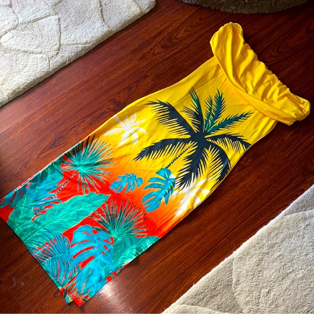 Tropical Yellow Maxi Dress with Palm Print size medium